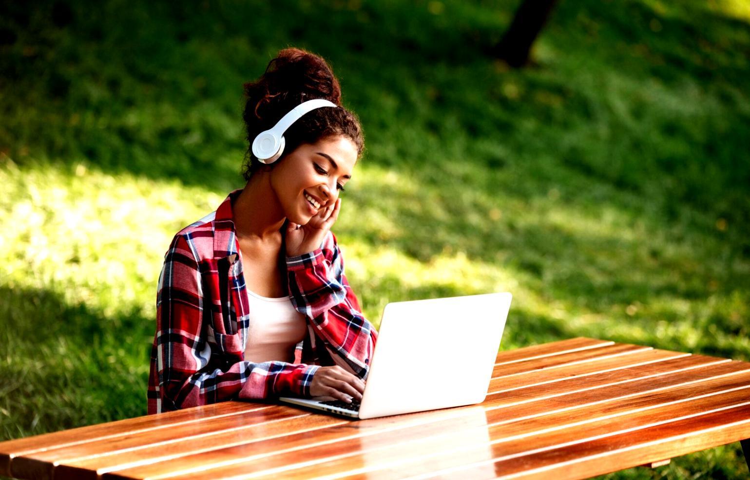 Annual expense tracking calendar